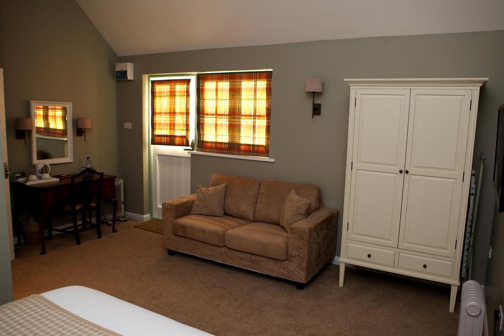 The Bull Inn Lodges Tenterden Extérieur photo