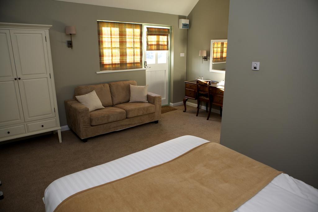 The Bull Inn Lodges Tenterden Extérieur photo