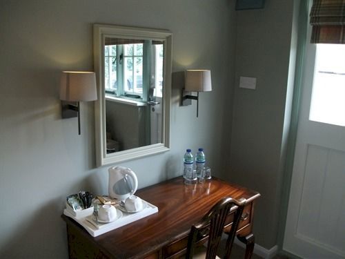The Bull Inn Lodges Tenterden Extérieur photo