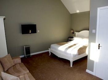 The Bull Inn Lodges Tenterden Extérieur photo